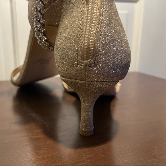 Jewel by Badgley Mischka Shoes - Picture 5 of 8